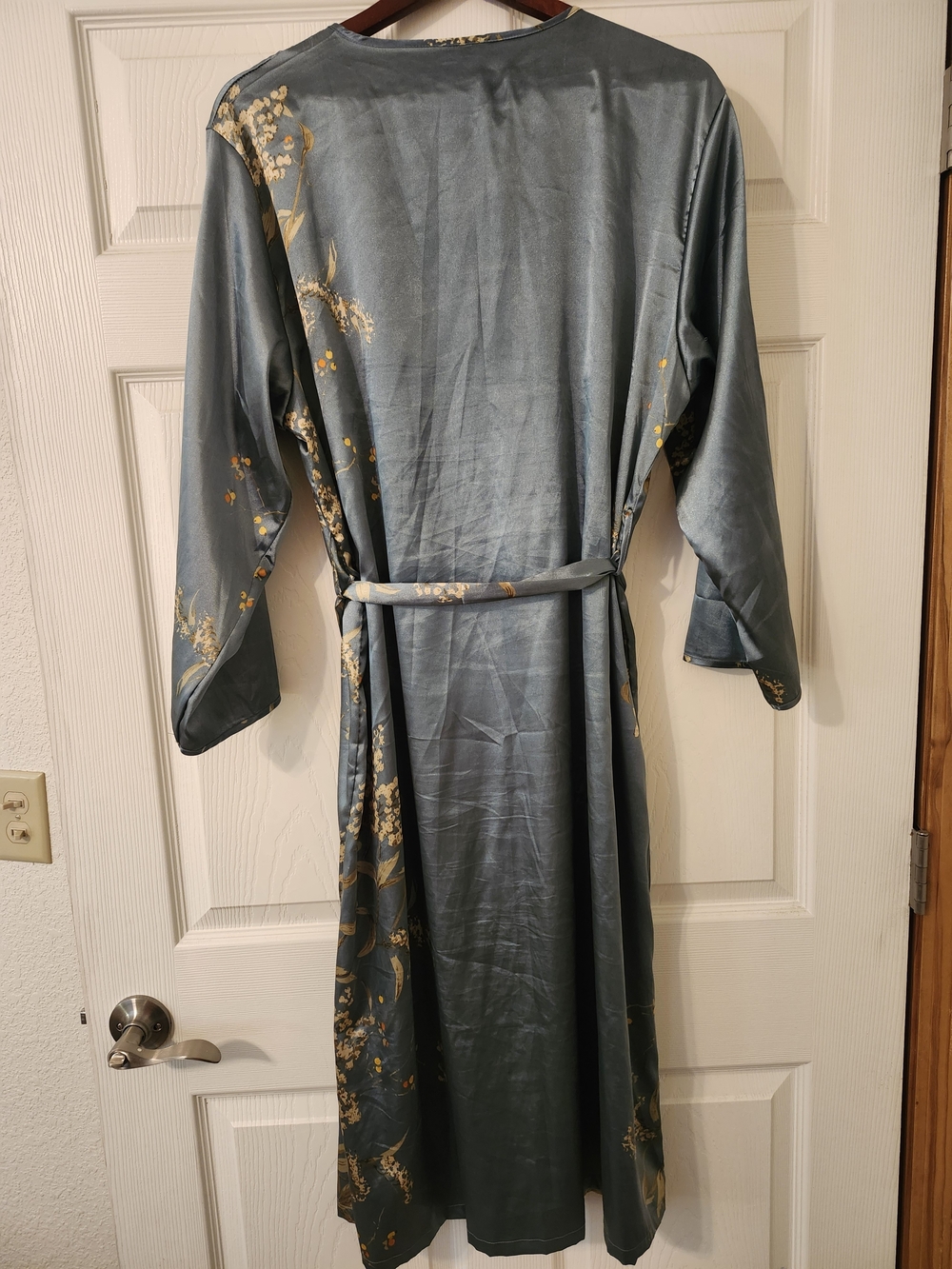Satin-Feel Floral Robe - Picture 2 of 6